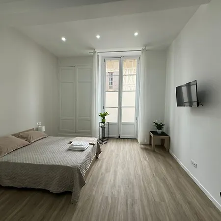Appartement -B -T1, Centre-Ville-Le Marcadieu Nérac Exterior foto
