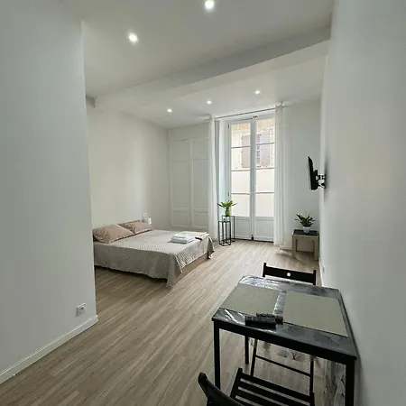 Appartement -B -T1, Centre-Ville-Le Marcadieu Nérac Exterior foto