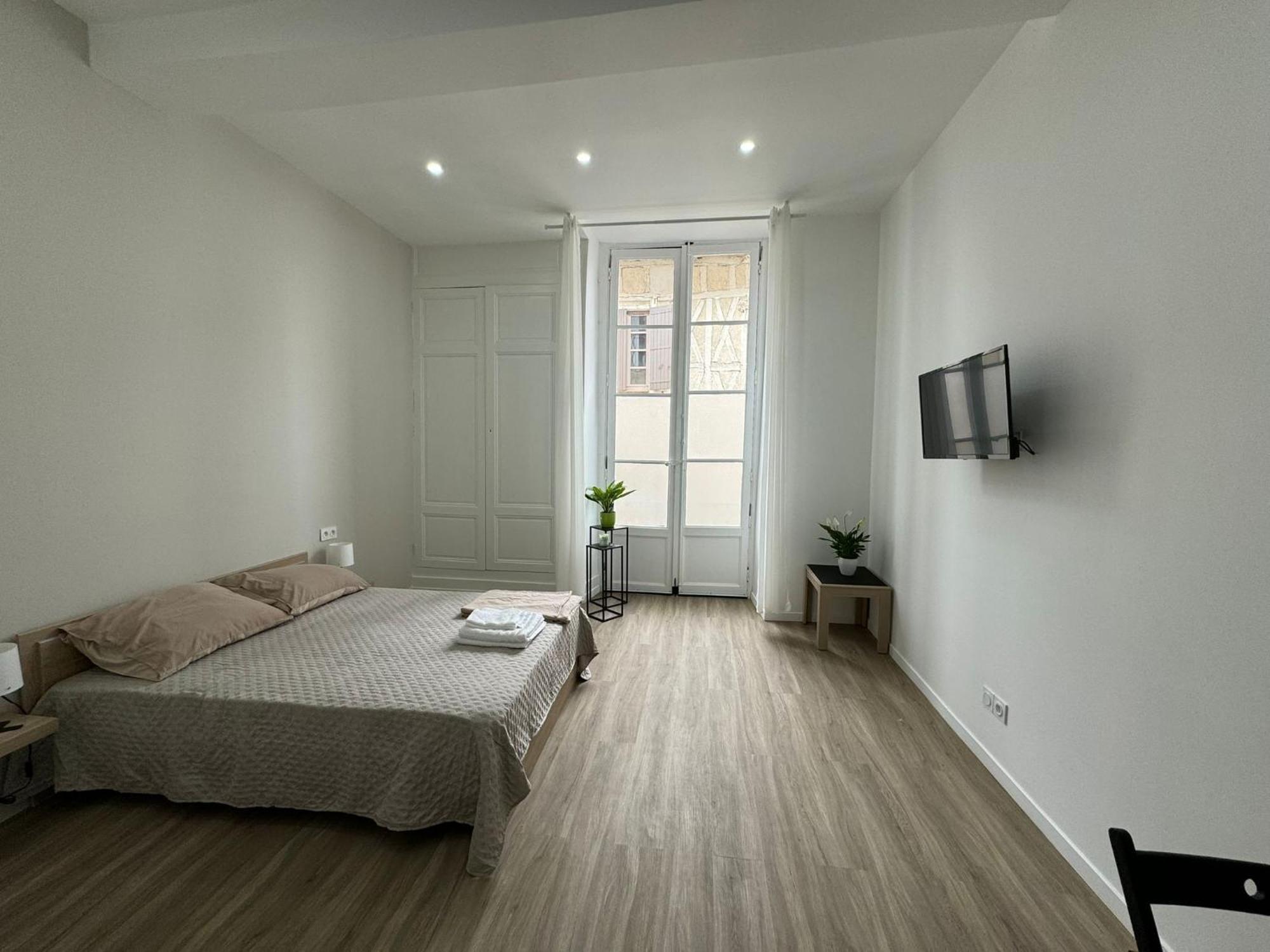 -b -t1, Centre-ville-le Marcadieu Apartment