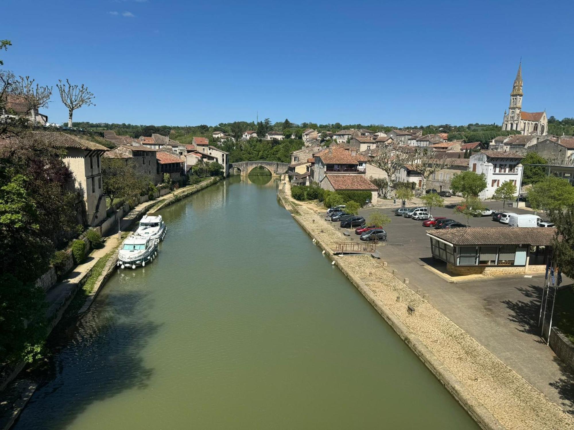 -b -t1, Centre-ville-le Marcadieu
